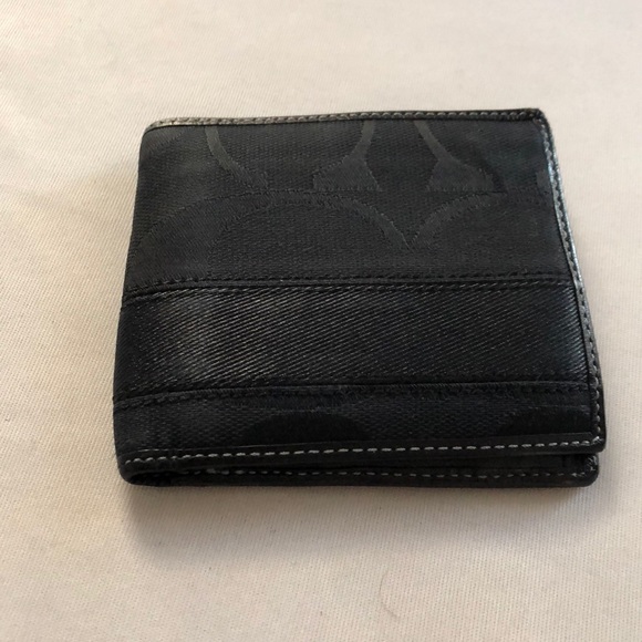Coach Signature billfold - Picture 1 of 2